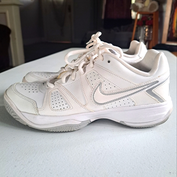 Nike Shoes - Nike City Court VII White